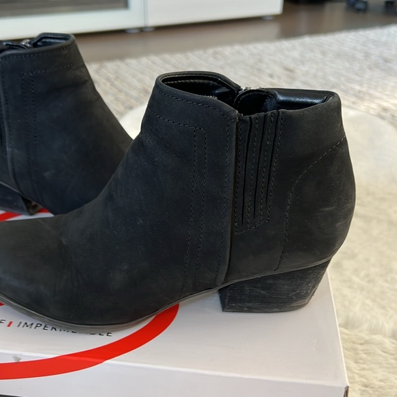 Blondo black nubuck waterproof booties, size 7.5 - Picture 7 of 7